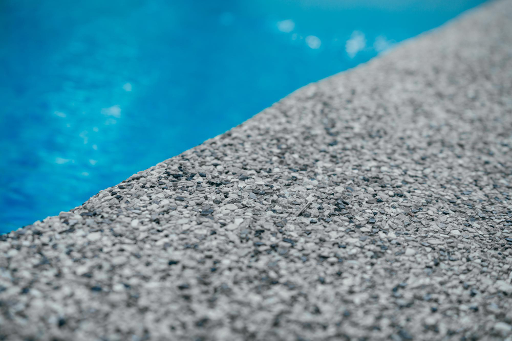Notre avis sur la moquette de pierre pour piscine 