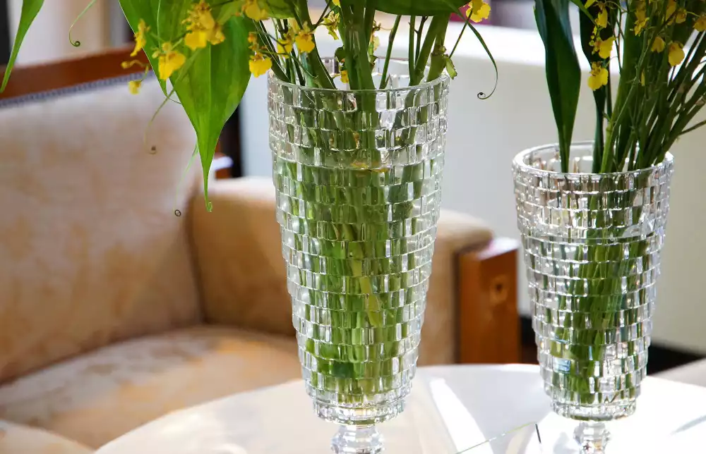 Comment nettoyer un vase en cristal opaque sans l'endommager ?