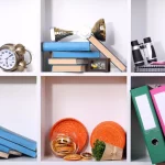 Comment ranger sa bibliothèque pour un espace harmonieux et pratique ?