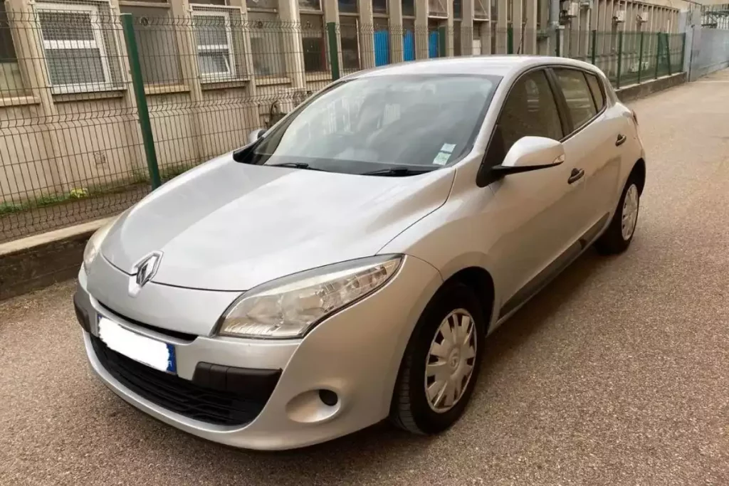Remplacer l’alternateur sur une Renault Mégane 1.5 dCi : étapes, symptômes et conseils techniques