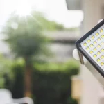 Comment activer une lampe solaire de jardin ?