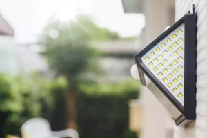 Comment activer une lampe solaire de jardin ?