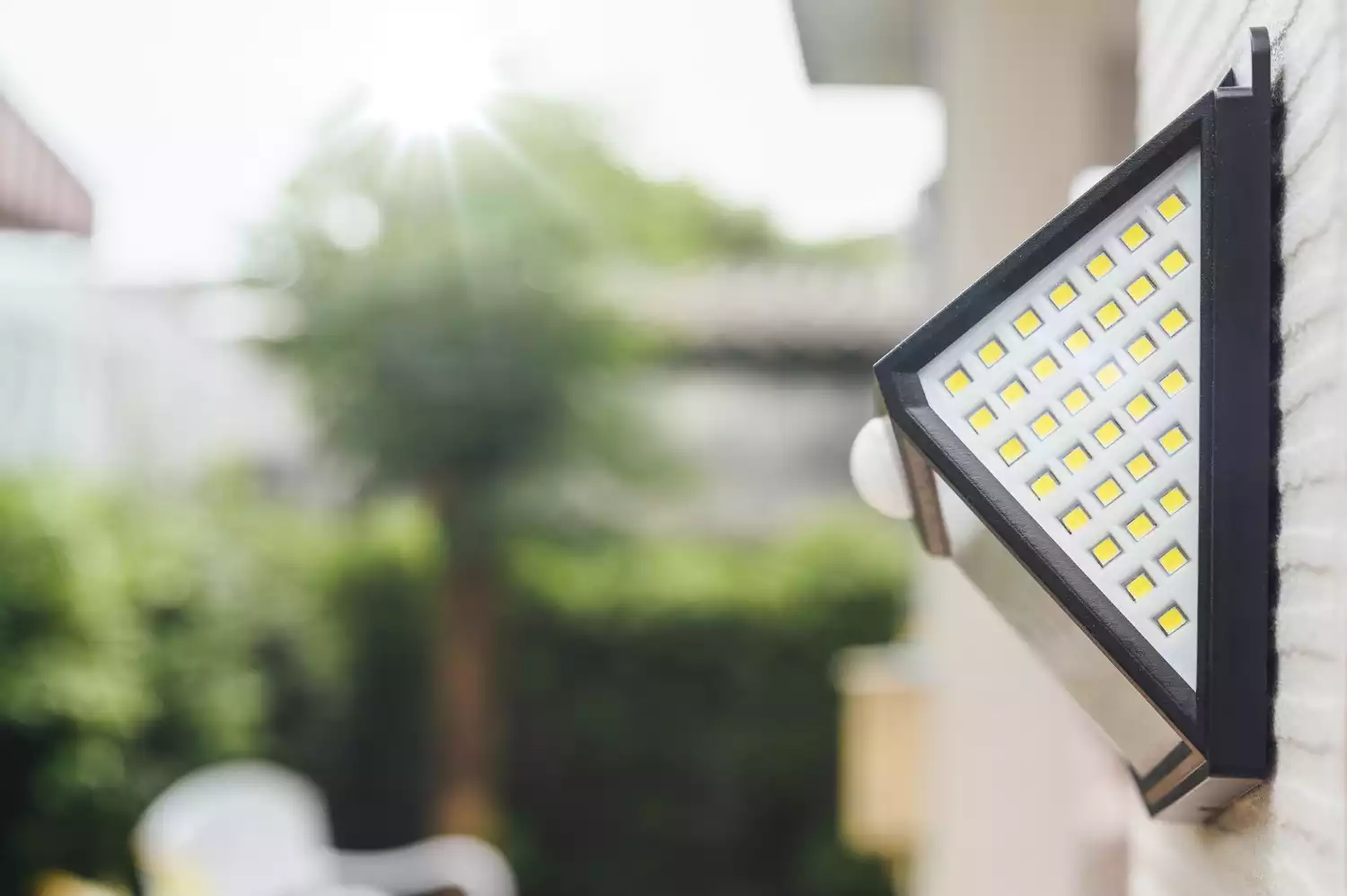 Comment activer une lampe solaire de jardin ?