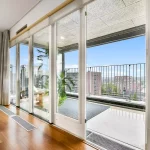 Vitrages : gérer l'apport solaire sans vivre dans la pénombre