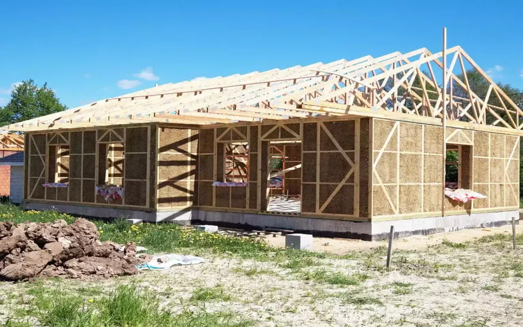 Les faiblesses structurelles et les contraintes techniques d’une maison en paille, à quoi faut-il s’attendre ?