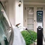 Borne de recharge monophasée ou triphasée : quelles différences ?