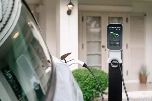 Borne de recharge monophasée ou triphasée : quelles différences ?