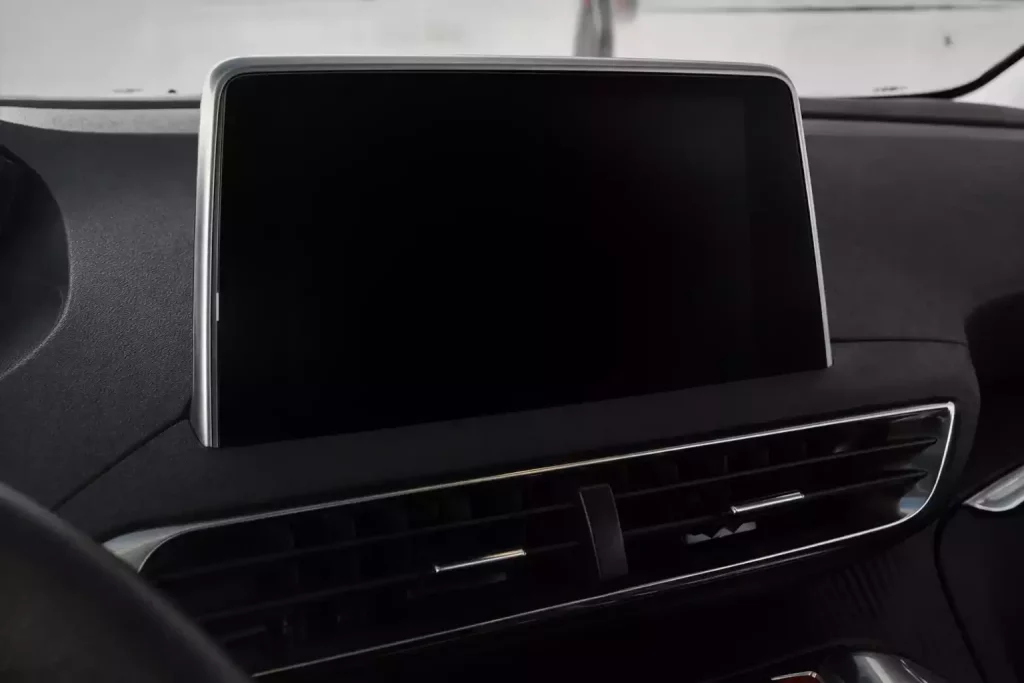 Que faire si l’écran reste noir malgré le reset ?