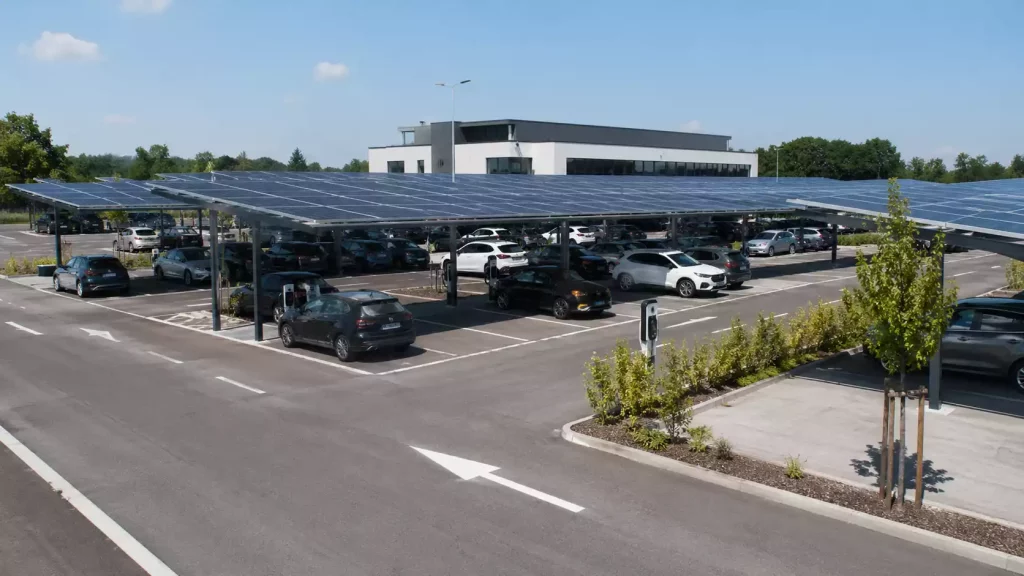 Combien de panneaux solaires faut-il en moyenne sur un parking ?